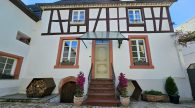 Charmantes, kernsaniertes Fachwerkhaus mit Innenhof, Nebengebäude & Parkmöglichkeiten in Erden - Wohnhaus