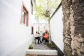 Charmantes, kernsaniertes Fachwerkhaus mit Innenhof, Nebengebäude & Parkmöglichkeiten in Erden - Terrasse