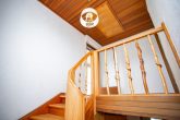 Perfektes Einfamilienhaus mit Garten und Garage - Treppe