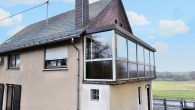 Perfektes Einfamilienhaus mit Garten und Garage - Außenansicht