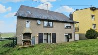 Perfektes Einfamilienhaus mit Garten und Garage - Außenansicht