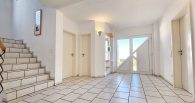Schönes Einfamilienhaus mit Einliegerwohnung, Doppelgarage und Garten in Illerich, nahe Cochem - Flur EG
