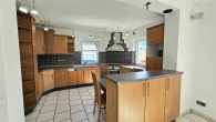 Schönes Einfamilienhaus mit Einliegerwohnung, Doppelgarage und Garten in Illerich, nahe Cochem - Küche EG