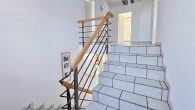 Schönes Einfamilienhaus mit Einliegerwohnung, Doppelgarage und Garten in Illerich, nahe Cochem - Treppe
