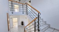 Schönes Einfamilienhaus mit Einliegerwohnung, Doppelgarage und Garten in Illerich, nahe Cochem - Treppe