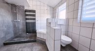 Schönes Einfamilienhaus mit Einliegerwohnung, Doppelgarage und Garten in Illerich, nahe Cochem - Bad OG