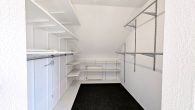 Schönes Einfamilienhaus mit Einliegerwohnung, Doppelgarage und Garten in Illerich, nahe Cochem - Begehbarer Kleiderschrank OG