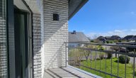Schönes Einfamilienhaus mit Einliegerwohnung, Doppelgarage und Garten in Illerich, nahe Cochem - Balkon OG