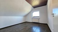Schönes Einfamilienhaus mit Einliegerwohnung, Doppelgarage und Garten in Illerich, nahe Cochem - Zimmer OG