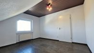 Schönes Einfamilienhaus mit Einliegerwohnung, Doppelgarage und Garten in Illerich, nahe Cochem - Zimmer OG