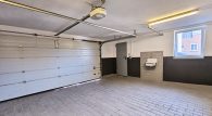Schönes Einfamilienhaus mit Einliegerwohnung, Doppelgarage und Garten in Illerich, nahe Cochem - Garage