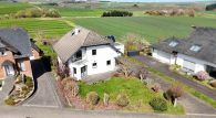 Schönes Einfamilienhaus mit Einliegerwohnung, Doppelgarage und Garten in Illerich, nahe Cochem - Luftansicht