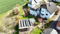 Schönes Einfamilienhaus mit Einliegerwohnung, Doppelgarage und Garten in Illerich, nahe Cochem - Luftansicht