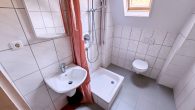 Großzügiges Einfamilienhaus mit 2 Garagen, Nebengebäude und Garten in Ortsrandlage von Zell/Mosel - Duschbad