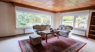 Großzügiges Einfamilienhaus mit 2 Garagen, Nebengebäude und Garten in Ortsrandlage von Zell/Mosel - Wohnzimmer