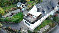 Großzügiges Einfamilienhaus mit 2 Garagen, Nebengebäude und Garten in Ortsrandlage von Zell/Mosel - Gesamtansicht