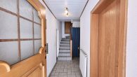 Großes Einfamilienhaus mit 2 Terrassen, Weinbergblick und Doppelgarage inmitten der Zeller Altstadt - Flur
