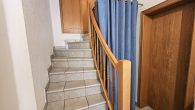 Großes Einfamilienhaus mit 2 Terrassen, Weinbergblick und Doppelgarage inmitten der Zeller Altstadt - Treppe