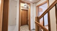 Großes Einfamilienhaus mit 2 Terrassen, Weinbergblick und Doppelgarage inmitten der Zeller Altstadt - Flur