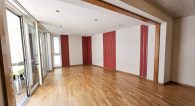 Großes Einfamilienhaus mit 2 Terrassen, Weinbergblick und Doppelgarage inmitten der Zeller Altstadt - Wohnzimmer
