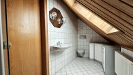Großes Einfamilienhaus mit 2 Terrassen, Weinbergblick und Doppelgarage inmitten der Zeller Altstadt - Badezimmer DG