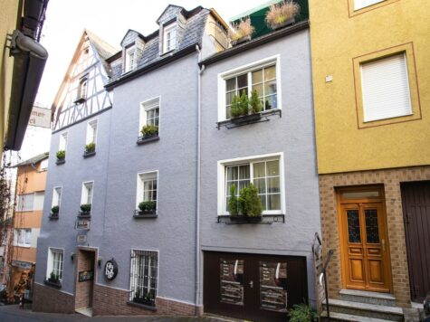 Beliebtes B&B mit 3 Wohnungen, 5 Gästezimmern, Garage und Terrasse im Herzen der Altstadt von Cochem (Mosel), 56812 Cochem, Pensionen